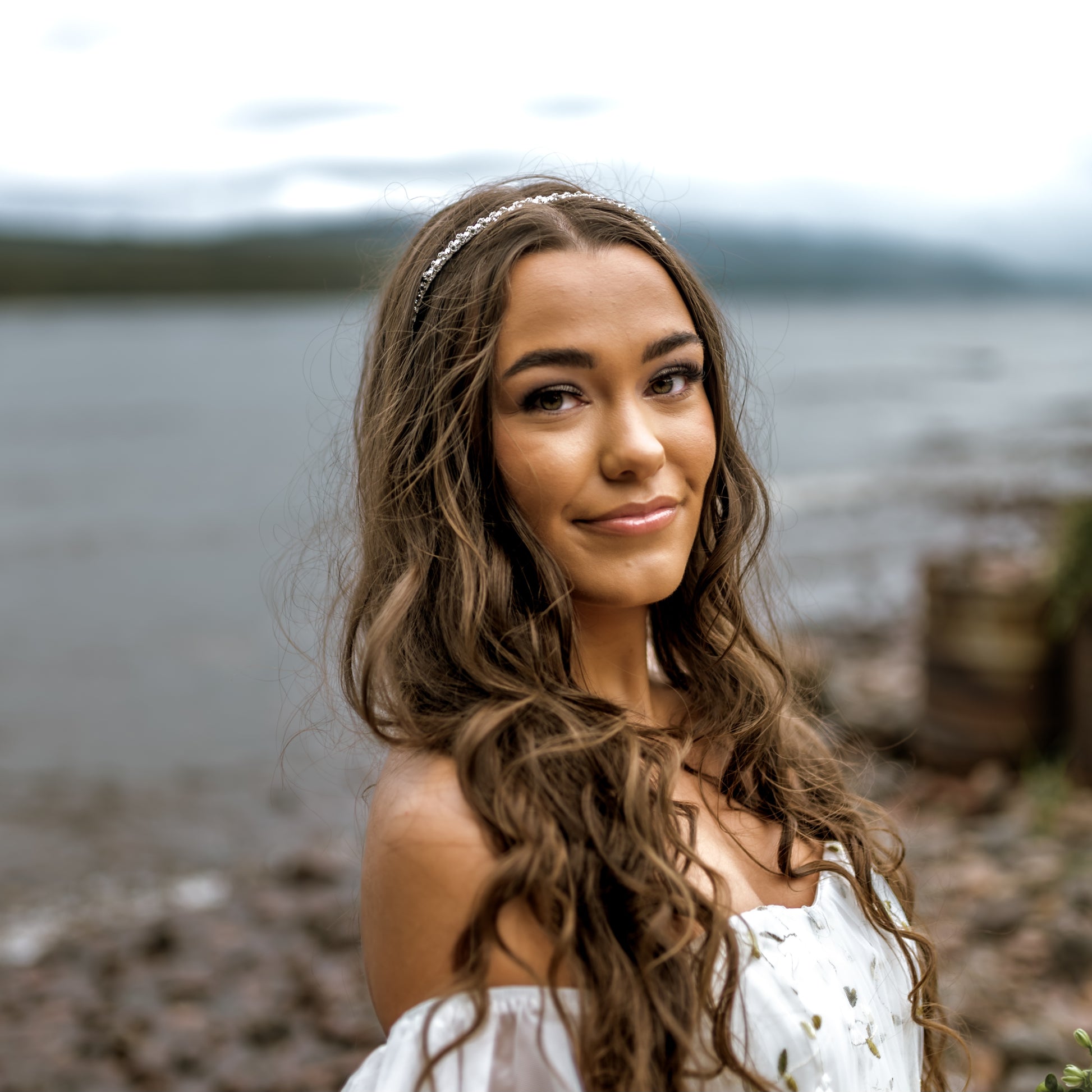 Bridal hairband tiara set with crystals