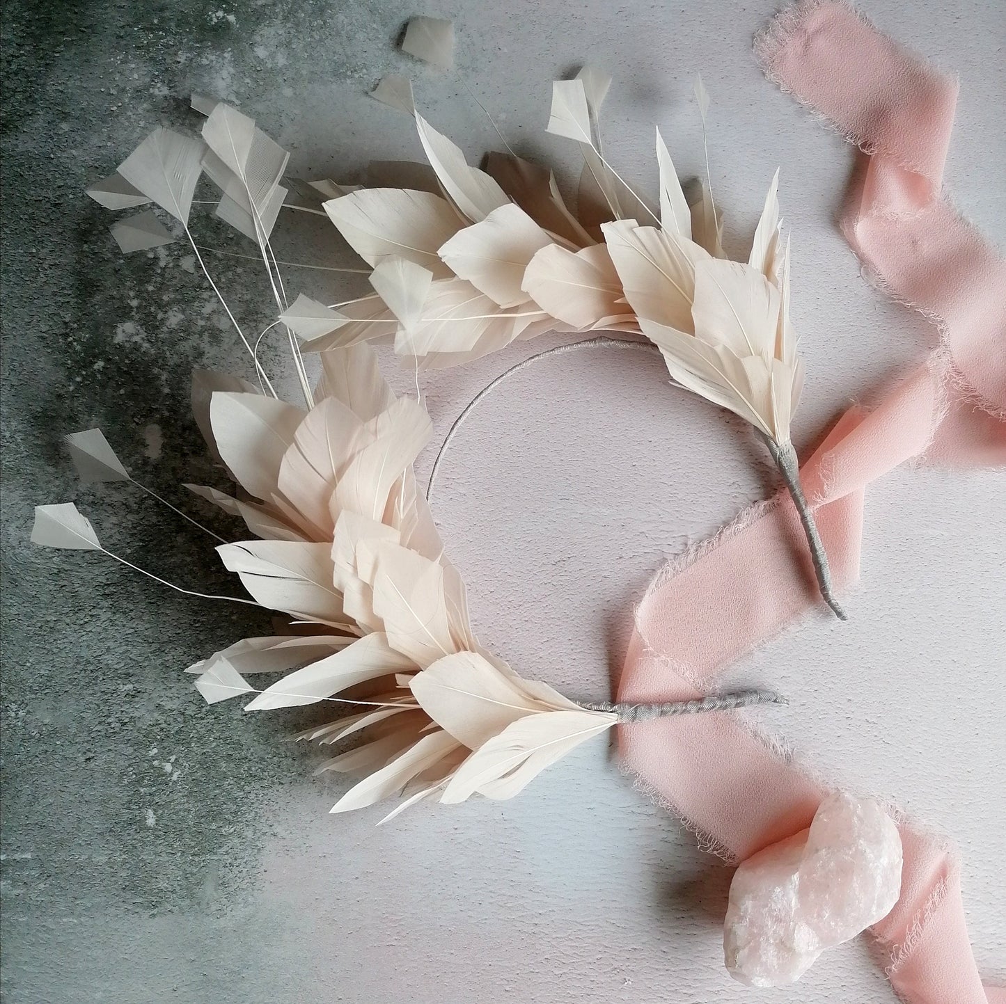 Pena Crown in Pale Gold